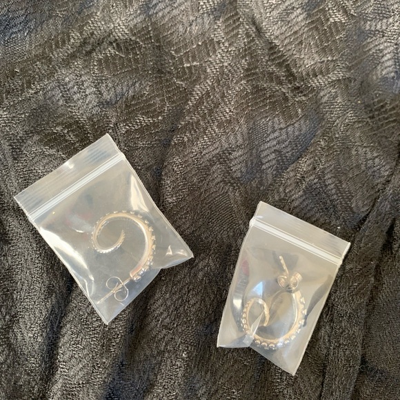 🌸Silver Tentacle Hoop Earrings - Picture 5 of 5